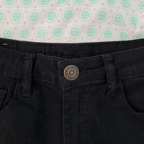 Black High-Waisted Shorts with Frayed Hem - Picture 4 of 12